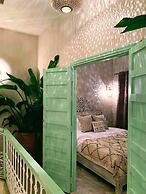 Riad with Outdoor Swimming Pools