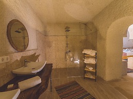 MY CAVE SUITE