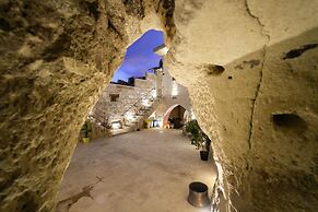MY CAVE SUITE