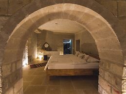 MY CAVE SUITE