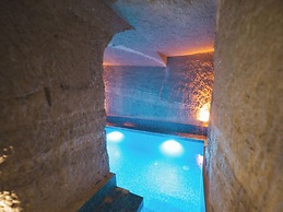 MY CAVE SUITE