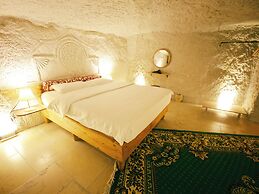 MY CAVE SUITE