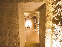 MY CAVE SUITE
