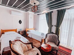 MY CAVE SUITE