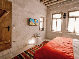 MY CAVE SUITE