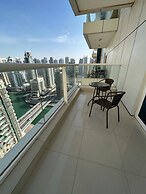 Lux High Rise Marina Apartment