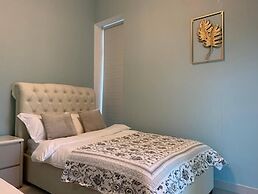 Lux High Rise Marina Apartment