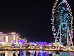 Lux High Rise Marina Apartment