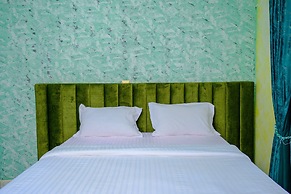 CROYLANDZ COTTAGES