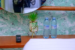 CROYLANDZ COTTAGES