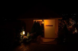 CROYLANDZ COTTAGES