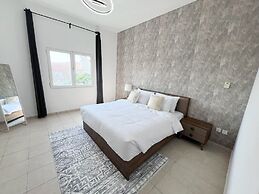 Cosmos Living Discovery Gardens Sleeps 4