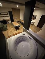Four Seasons Life Official