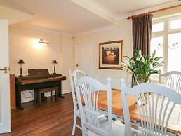 2 Gladstone Avenue