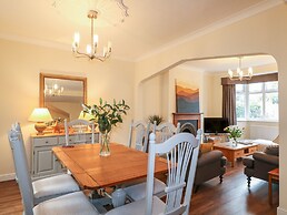 2 Gladstone Avenue