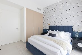 Creek Beach Roomy 3BR with terrace