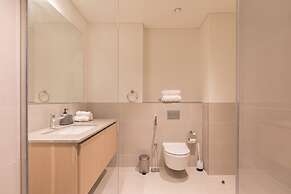 Creek Beach Roomy 3BR with terrace