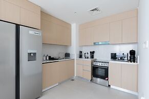 Creek Beach Roomy 3BR with terrace