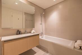 Creek Beach Roomy 3BR with terrace