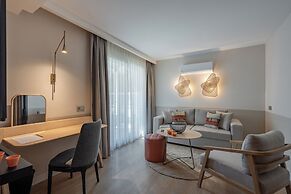 Oli Hotel And Suites