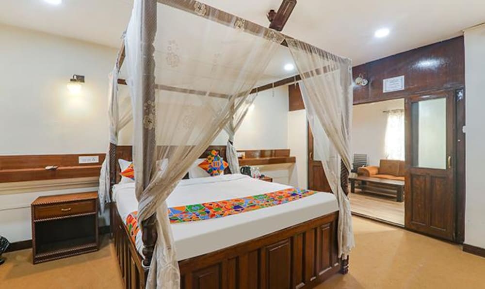 Fabhotel Sarovar Palace