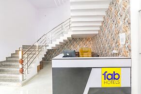 Fabhotel Paras