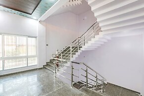 Fabhotel Paras