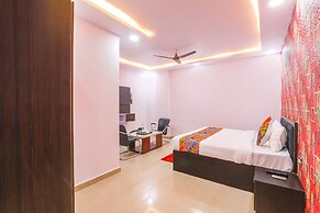 Fabhotel Paras