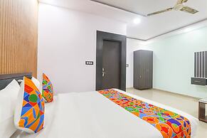 Fabhotel Paras