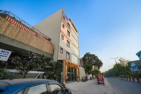 Fabhotel Mona International