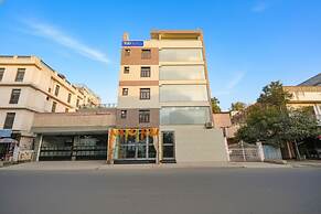 Fabhotel Mona International