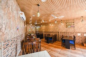 Fabhotel Ice Berg