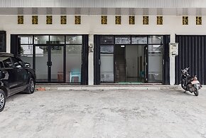 OYO 93503 Lotte Residence