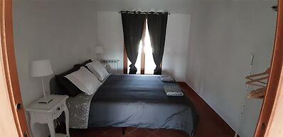 Sleeps 6 - Private Pool - Remote Countryside Villa