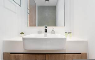 Modern 2BR at Liv Residence