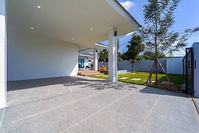 Private Modern 3 Bedroom Pool Villa- AV1