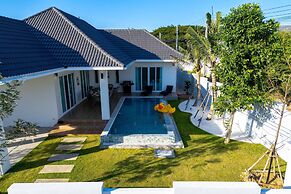 Private Modern 3 Bedroom Pool Villa- AV1