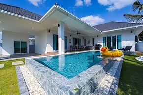 Private Modern 3 Bedroom Pool Villa- AV1