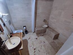 Euphoria Cave House