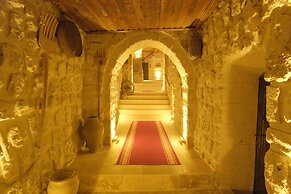 Euphoria Cave House