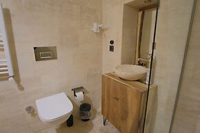Euphoria Cave House