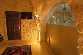 Euphoria Cave House