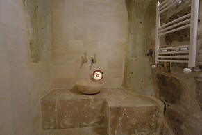 Euphoria Cave House