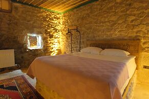 Euphoria Cave House