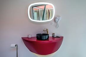 Cherry Sculpture Hotel
