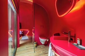 Cherry Sculpture Hotel