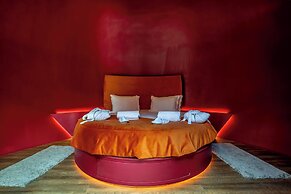 Cherry Sculpture Hotel