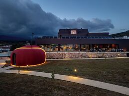 Cherry Sculpture Hotel
