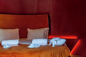 Cherry Sculpture Hotel