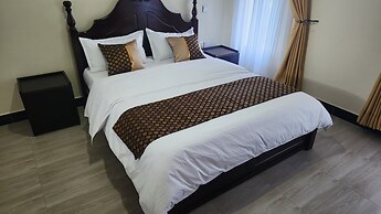 Peak Hotel